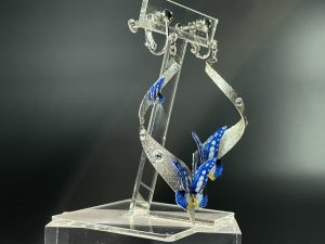 ヘレナモルフォ蝶らせんイヤリング横