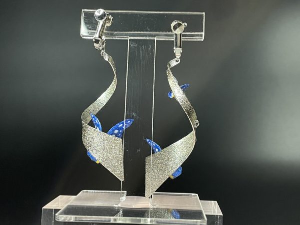ヘレナモルフォ蝶らせんイヤリング後ろ