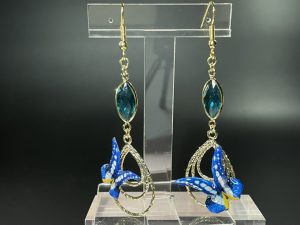 ヘレナモルフォ蝶スワロイヤリングまえ