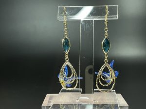 ヘレナモルフォ蝶スワロイヤリング後ろ