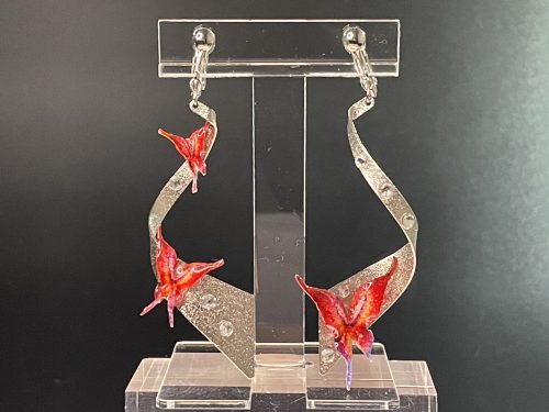 レッド蝶らせんイヤリング