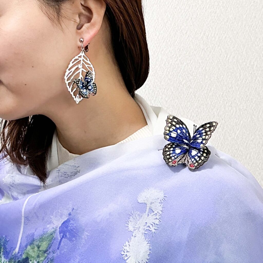 オオムラサキ蝶とモデル