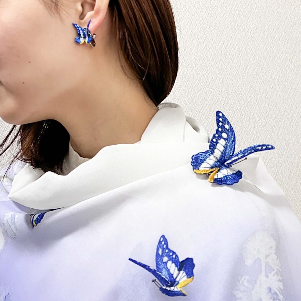 ヘレナモルフォ蝶とモデル